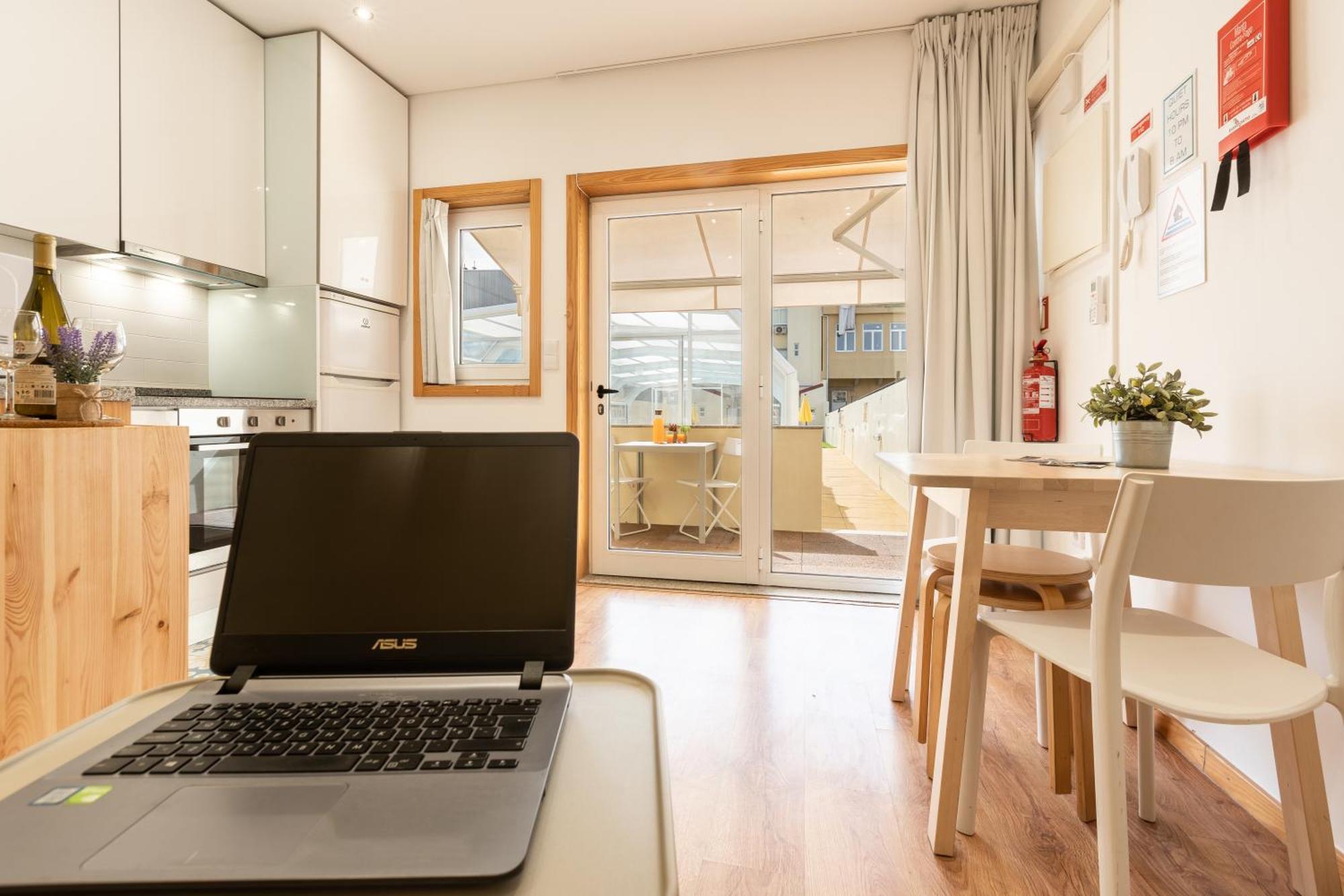 731 Costa Cabral Metro Residence Porto Bilik gambar